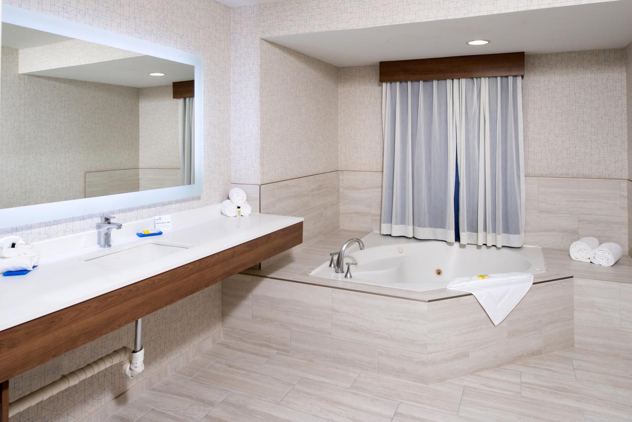 Romantic Hotels With Private Jacuzzi In Los Angeles: A Luxurious Escape